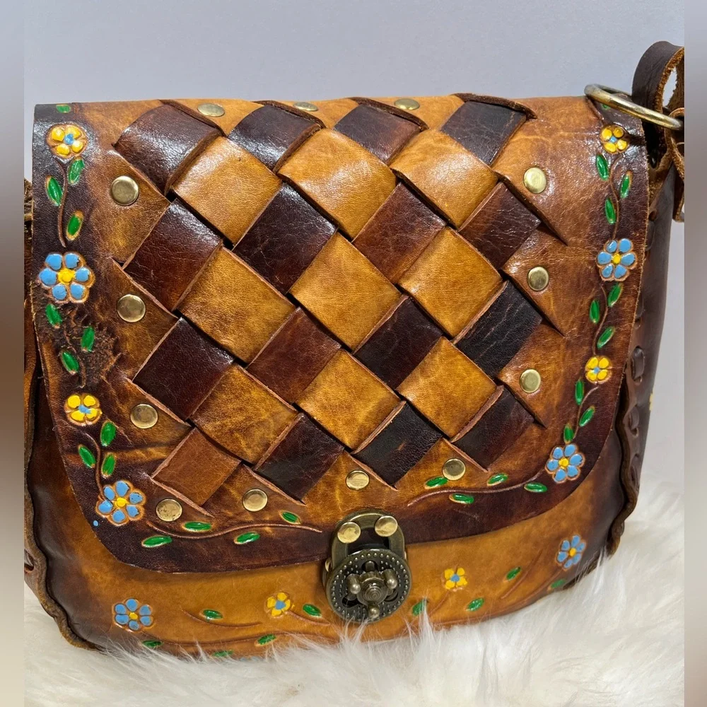 Gift
Vintage RARE Authentic 1970 Hand painted Tooled Leather Crossbody - Picture 3 of 17